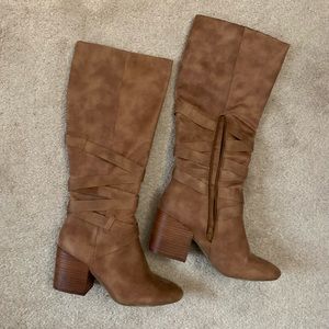 Brand new! Report side strap tan tall boot
